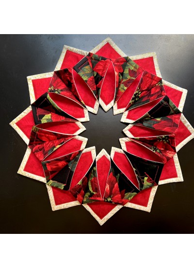 A Fold'n-Stitch-Wreath by Kris Poor!